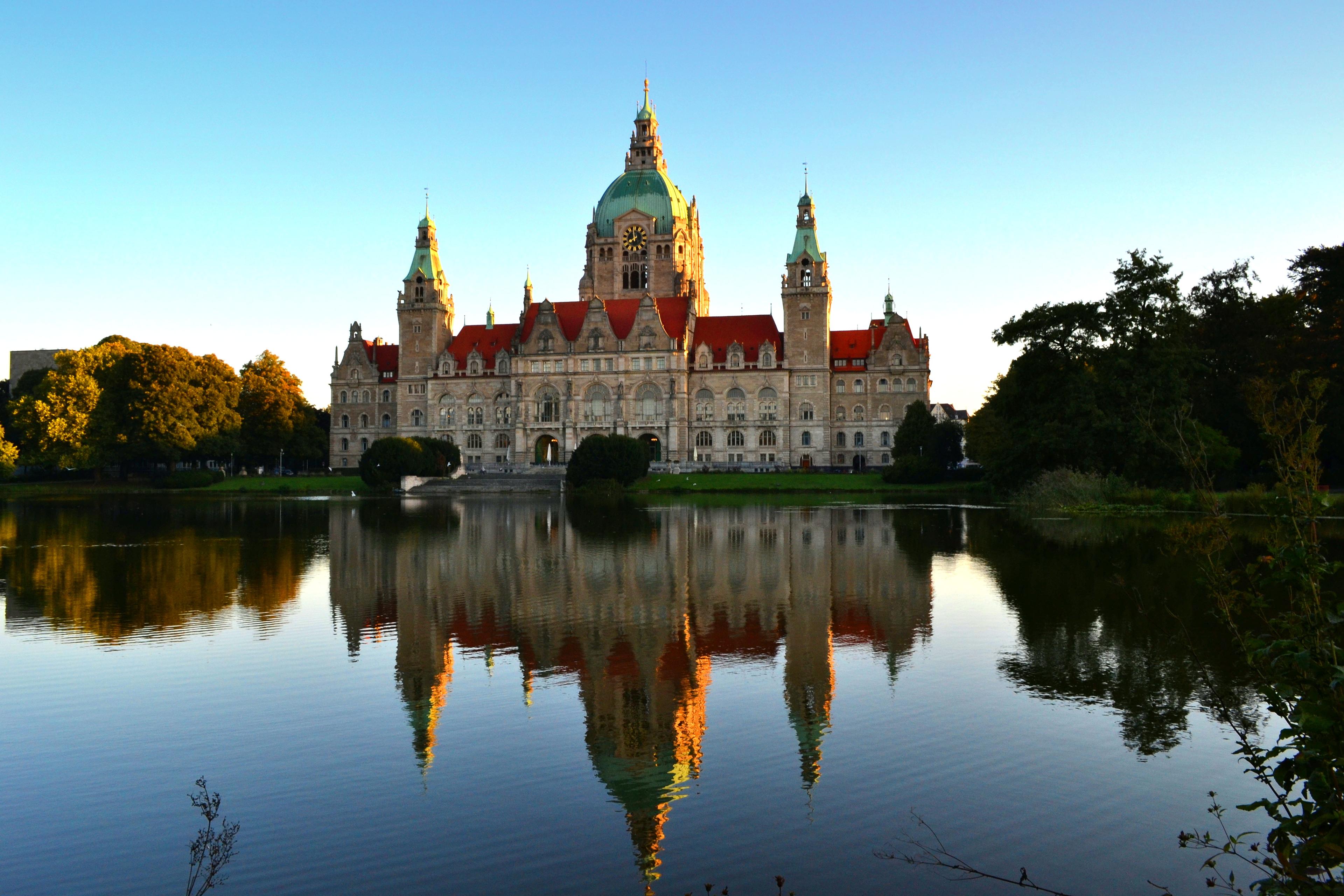 Cover image of this place Neues Rathaus- new town hall