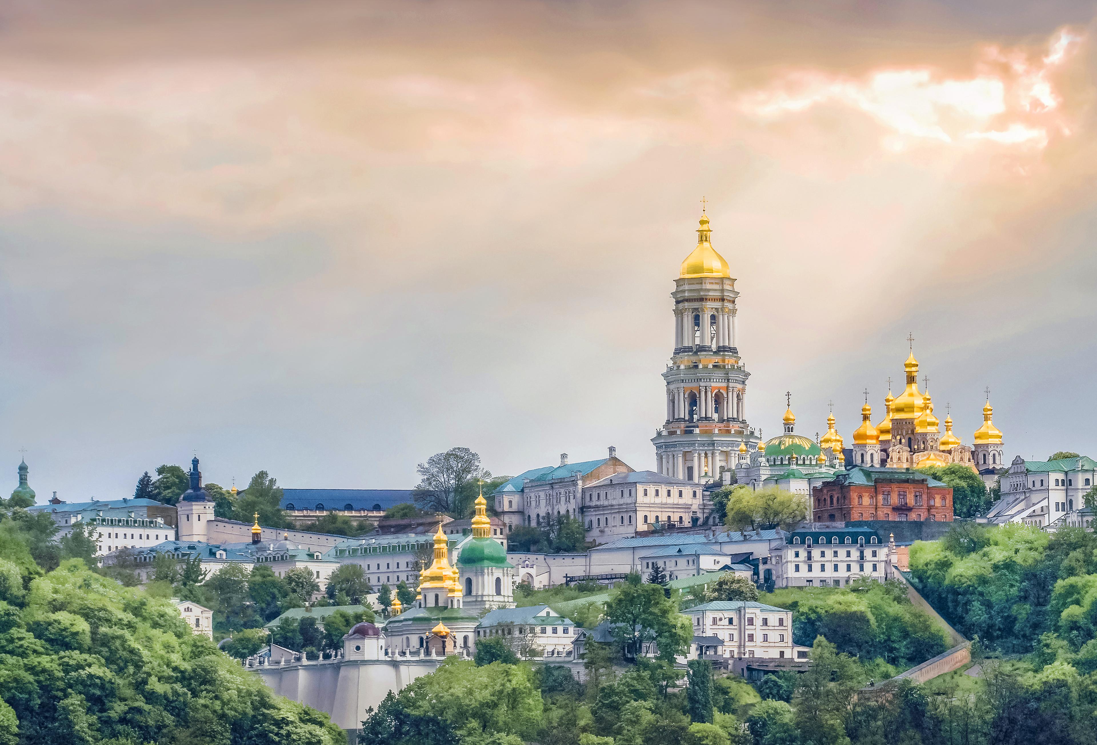 Лавры киева. Киево-Печерская Лавра Киев. Киево Печерский монастырь в Киеве. Киево Печерская лав ар в Киеве. Киево-Печерская Лавра (Печерский монастырь).