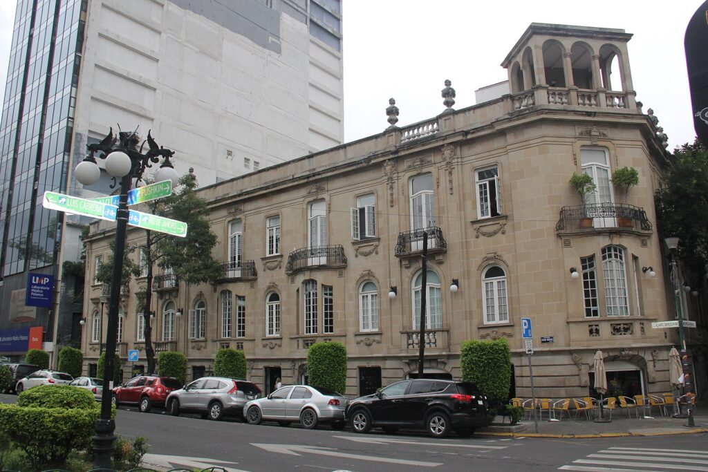Elegant historic Balmori apartment building in Mexico City