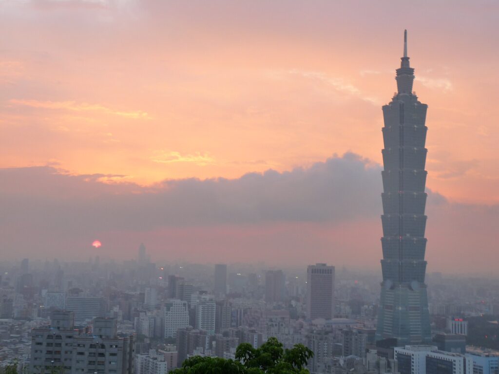 Taipei 101 from Elephant Mountain - panoramio (3)