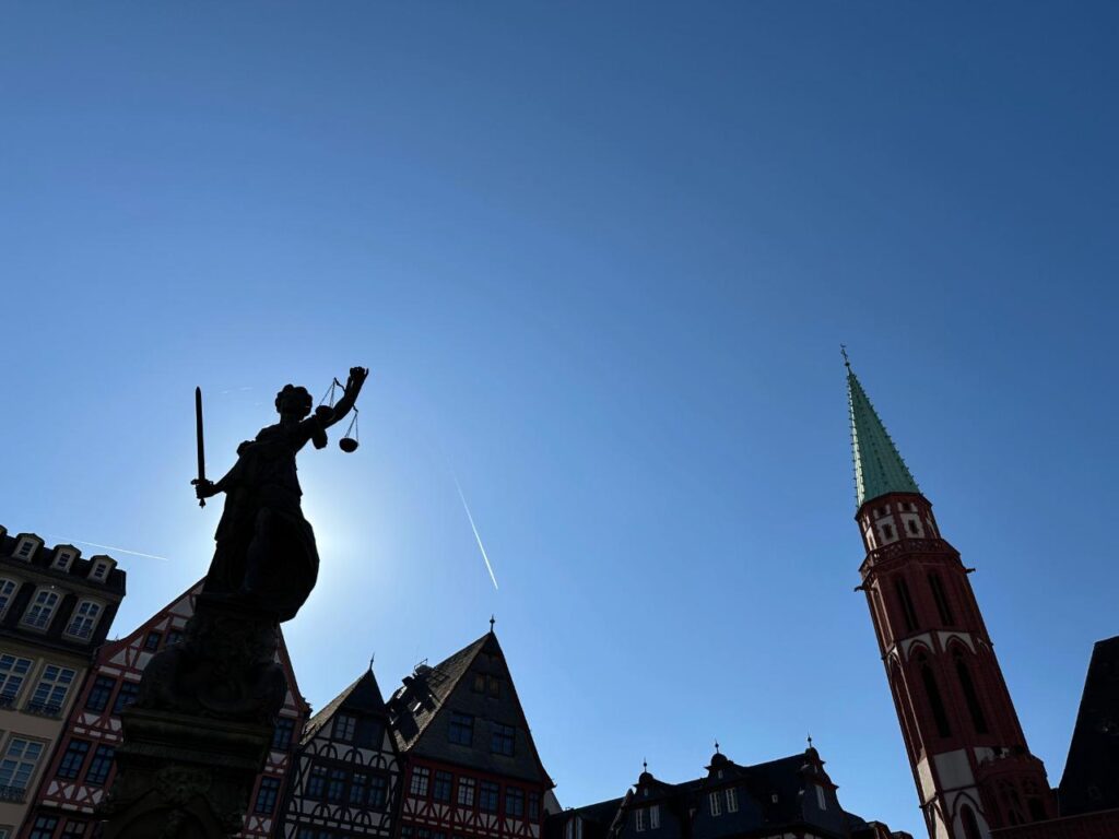 Guided walking tour through the old town of Frankfurt