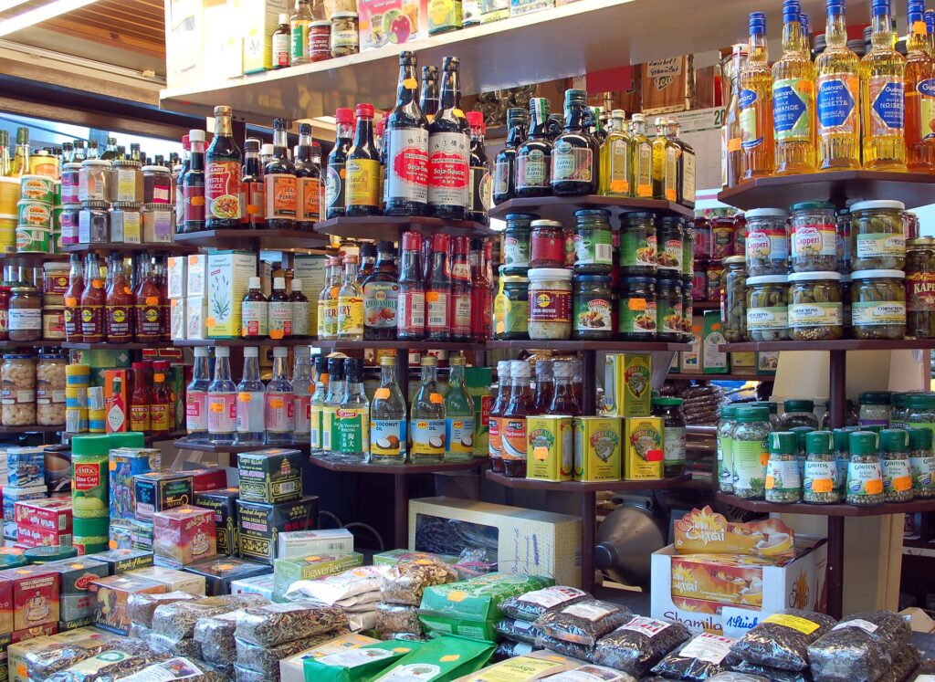 Colourful spice stall in the Kleinmarkthalle market hall in Frankfurt