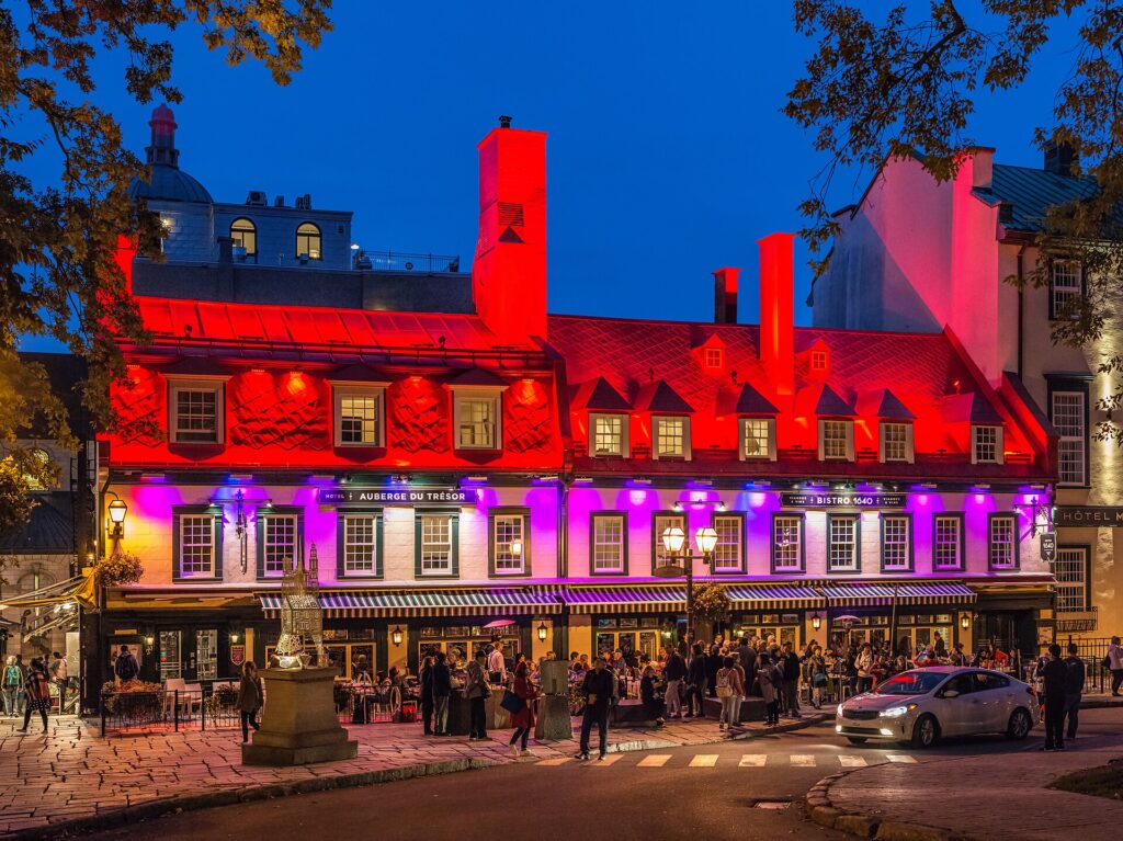 Auberge Du Tresor at night in Quebec City