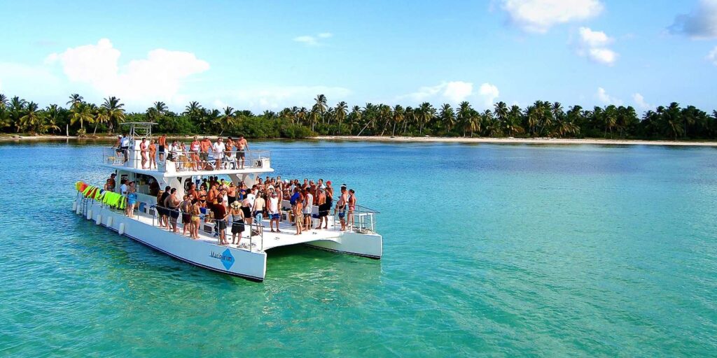 Snorkelling catamaran cruise on the Punta Cana reef