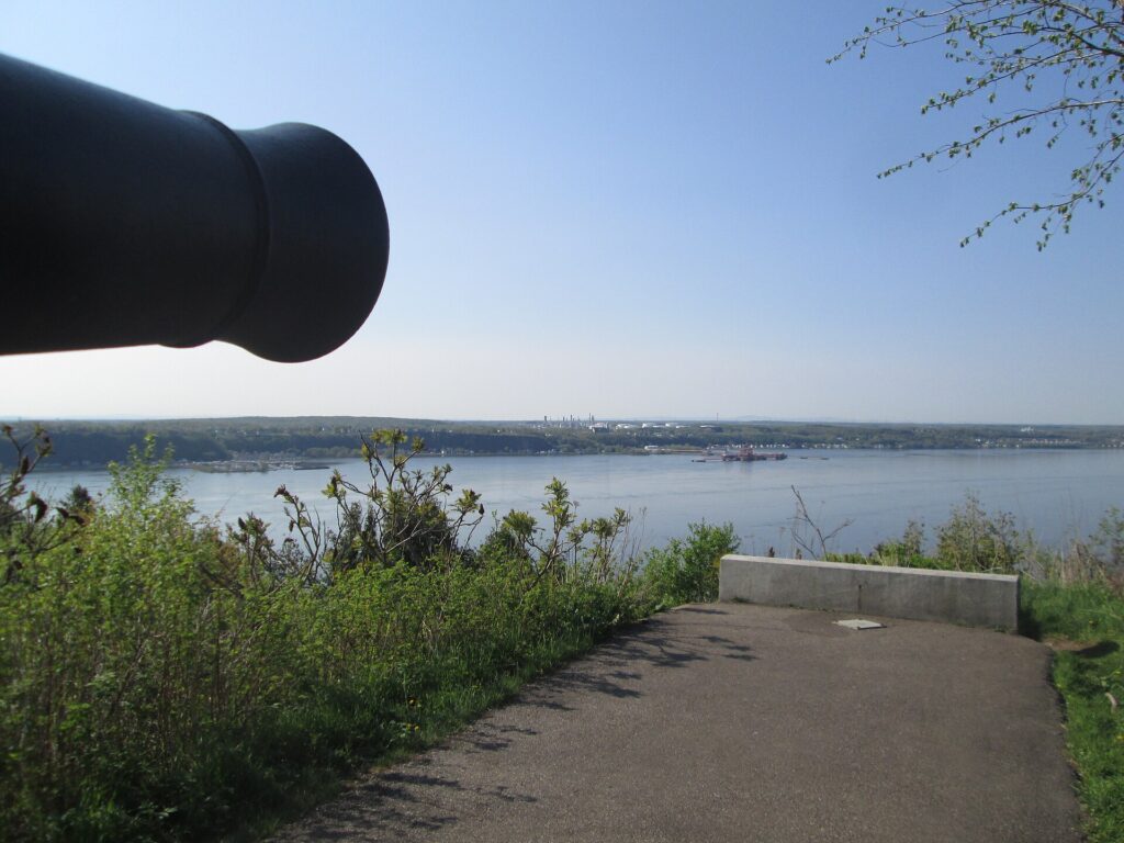 Lookout on the Plains of Abraham, Quebec (27375259935) in Quebec City