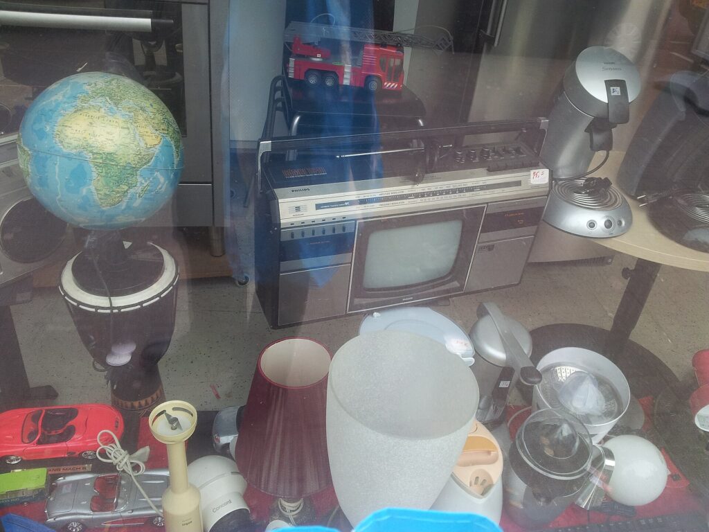 Knick knacks in Dutch thrift store