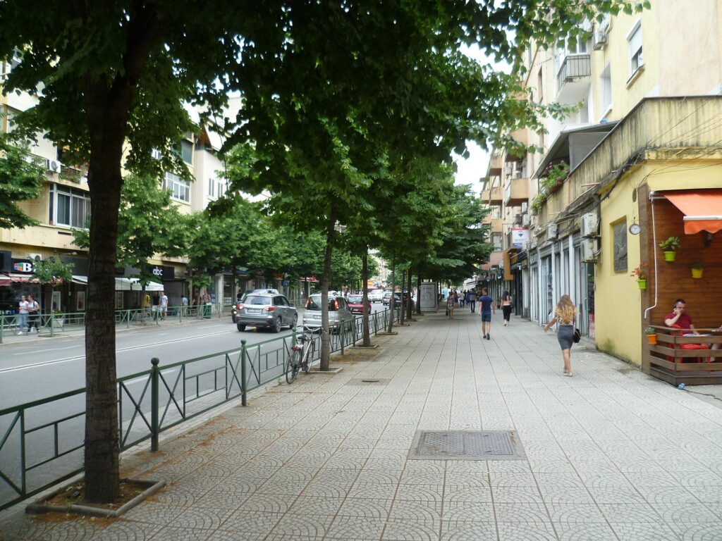 Rruga e Durrësit, Tirana