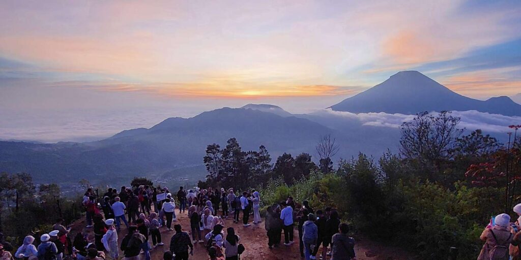 Dieng Plateau & Sikunir Golden Sunrise Trip